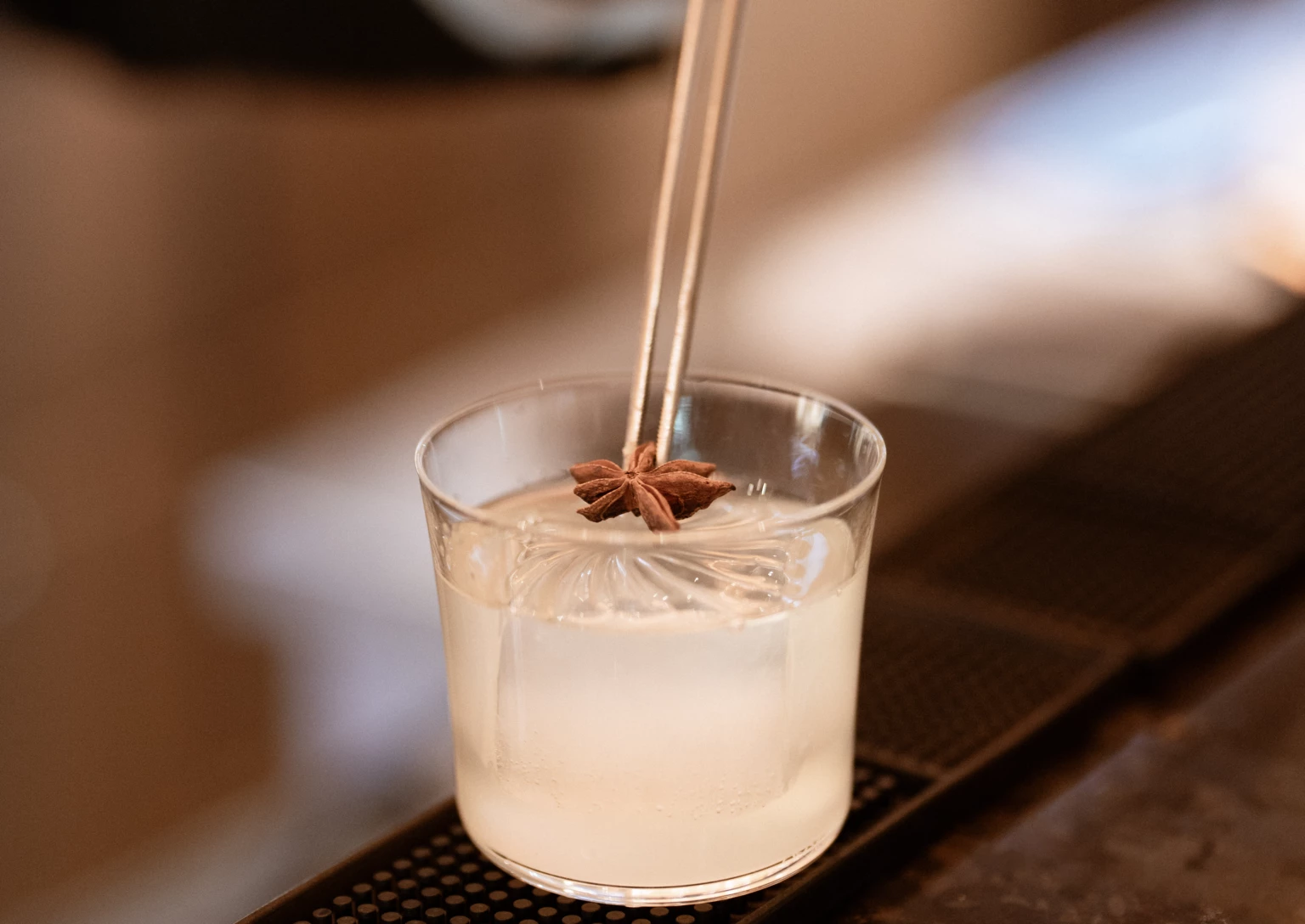 Hotel Schweizerhof Bern & Spa_Lobby Lounge Bar_Barkeeper_2